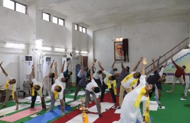 एनआईसी ओड़िशा के अधिकारियों एवं कर्मचारियों ने पूर्ण उत्साह एवं समर्पण के साथ विभिन्न योगासन किए।