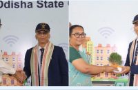 NIC अधिकारियों द्वारा मुख्य अतिथि एयर कमोडोर निरंजन कुमार पाढ़ी (सेवानिवृत्त), पूर्व अपर महानिदेशक, रक्षा साइबर एजेंसी, रक्षा मंत्रालय का उत्तरीय एवं पौधा भेंट कर स्वागत।