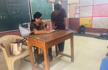 माहिती देणारे शिक्षक