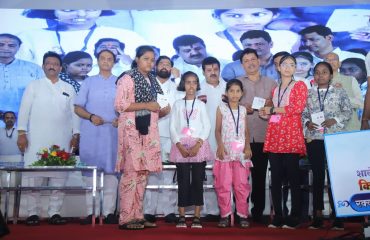Under the taluka-wise program of the Cataract-Free Wardha Campaign, passbooks worth Rs. 25,000 were distributed to the Kisan Vikas Patra Yojana approved girl students studying in classes 5 to 10 in Wardha taluka.