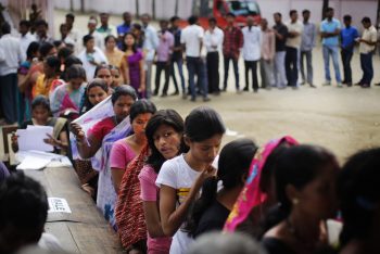 Indian Voters Long Queue