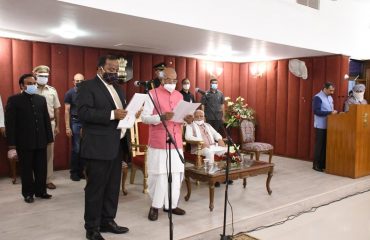 Dhanpat Singh,IAS(Retd), taking oath as State Election Commissioner, Haryana (8th April, 2021). gg