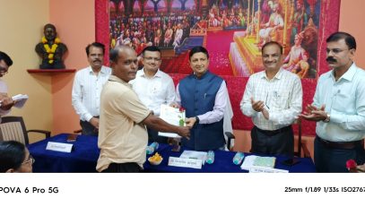 Distrubution of Certificate under Maha Rajswa Abhiyan at Sindhudurg