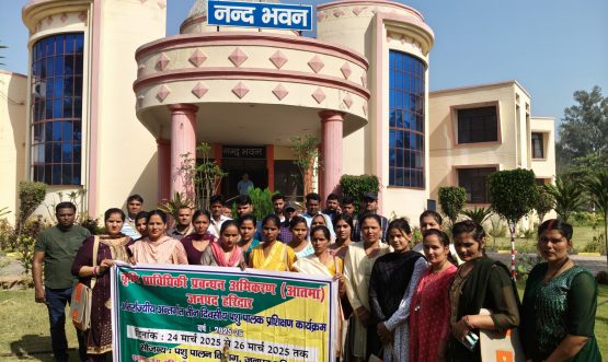 प्रशिक्षाणार्थियों का मथुरा वेटनरी कॉलेज कैंपस में फोटोग्राफ