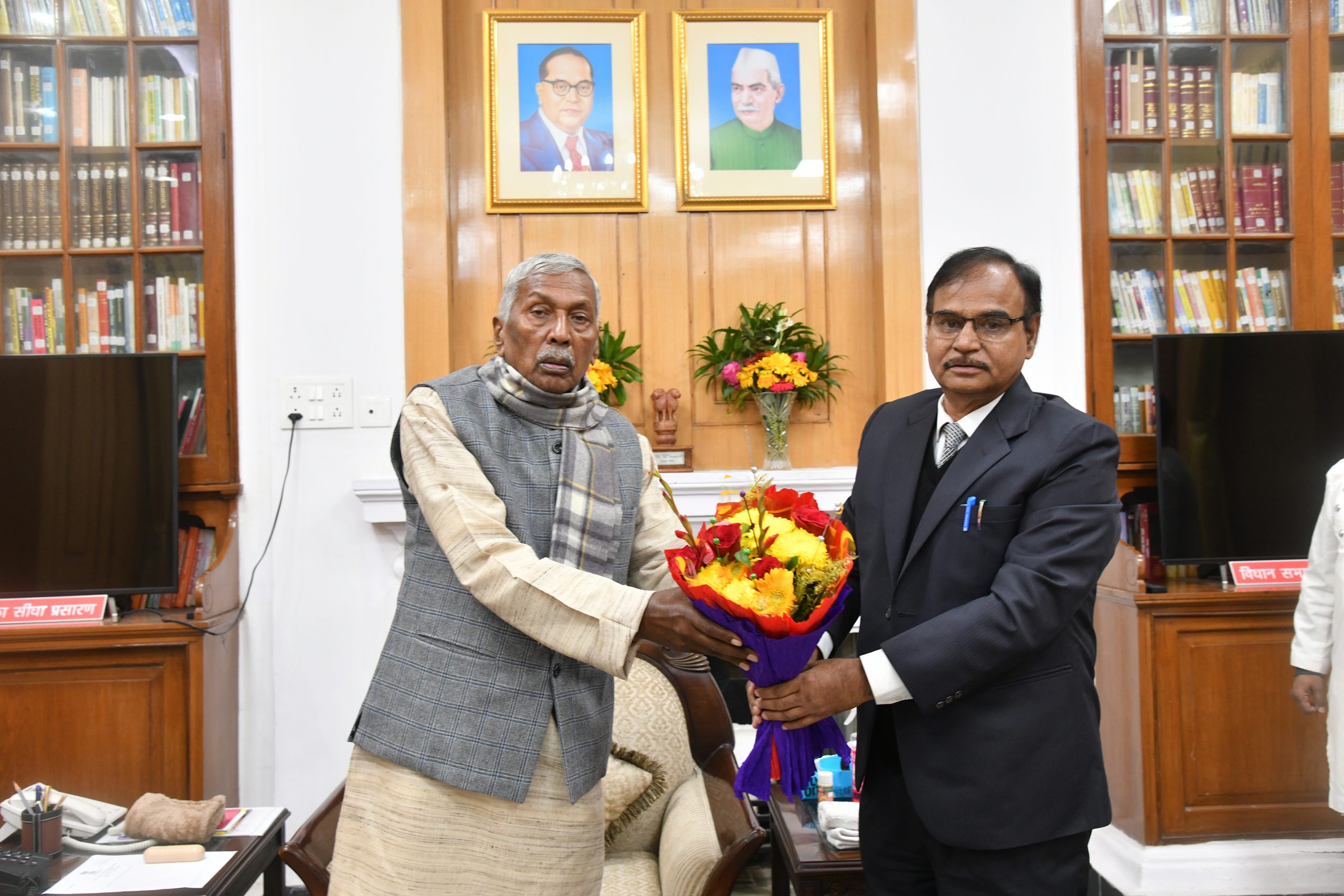 पटना विश्वविद्यालय के कुलपति ने महामहिम से मुलाकात कर उनके जन्मदिन और नववर्ष 2023 की बधाई दी.
