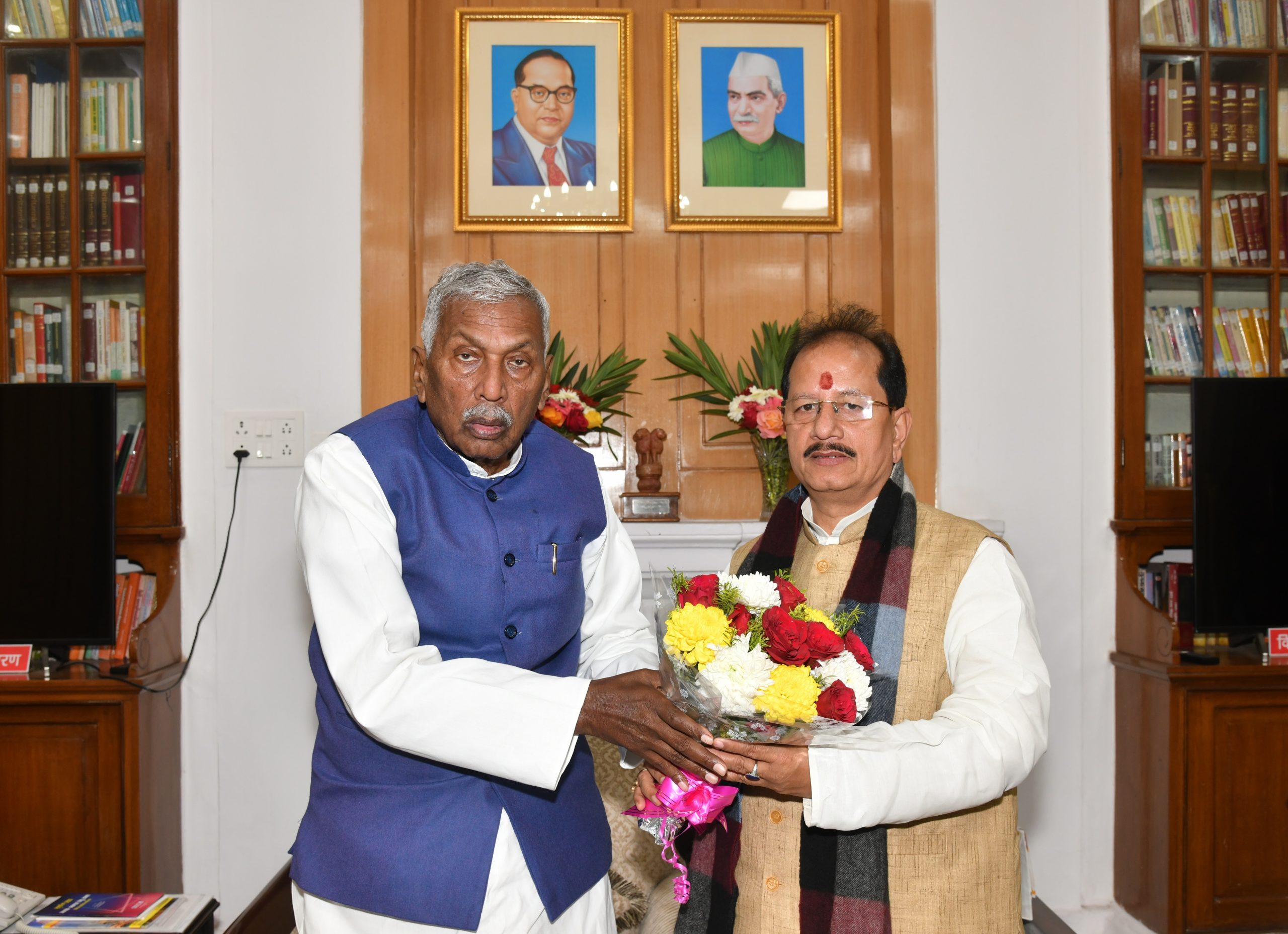 नेता प्रतिपक्ष श्री विजय कुमार सिन्हा ने राजभवन में महामहिम से शिष्टाचार मुलाकात की।