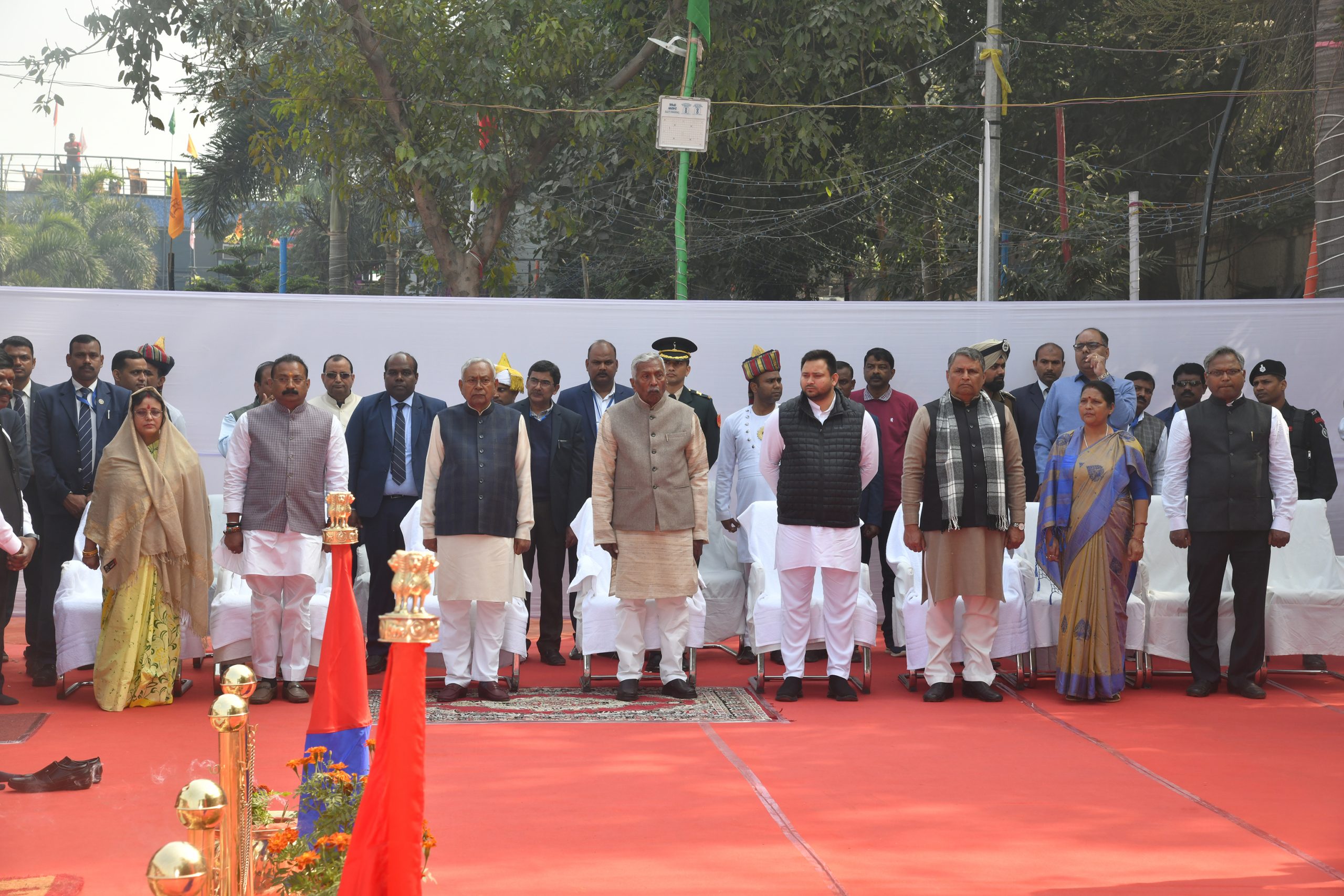 महामहिम सहित अन्य गणमान्य व्यक्तियों ने भारतीय स्वतंत्रता संग्राम के शहीदों को श्रद्धांजलि दी।