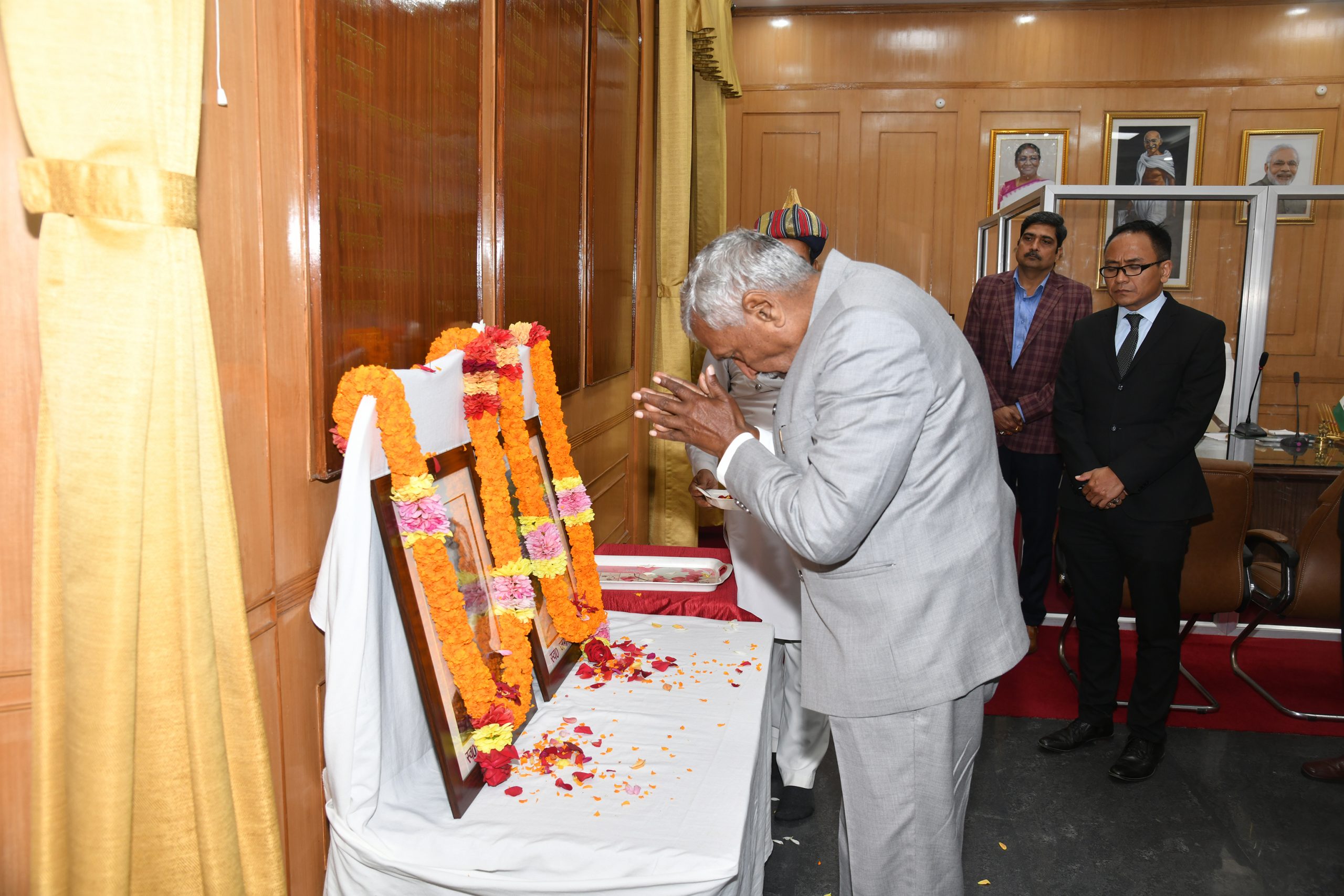 महामहिम ने जगदेव प्रसाद और ललित नारायण मिश्र को उनकी जयंती पर शत शत नमन किया।