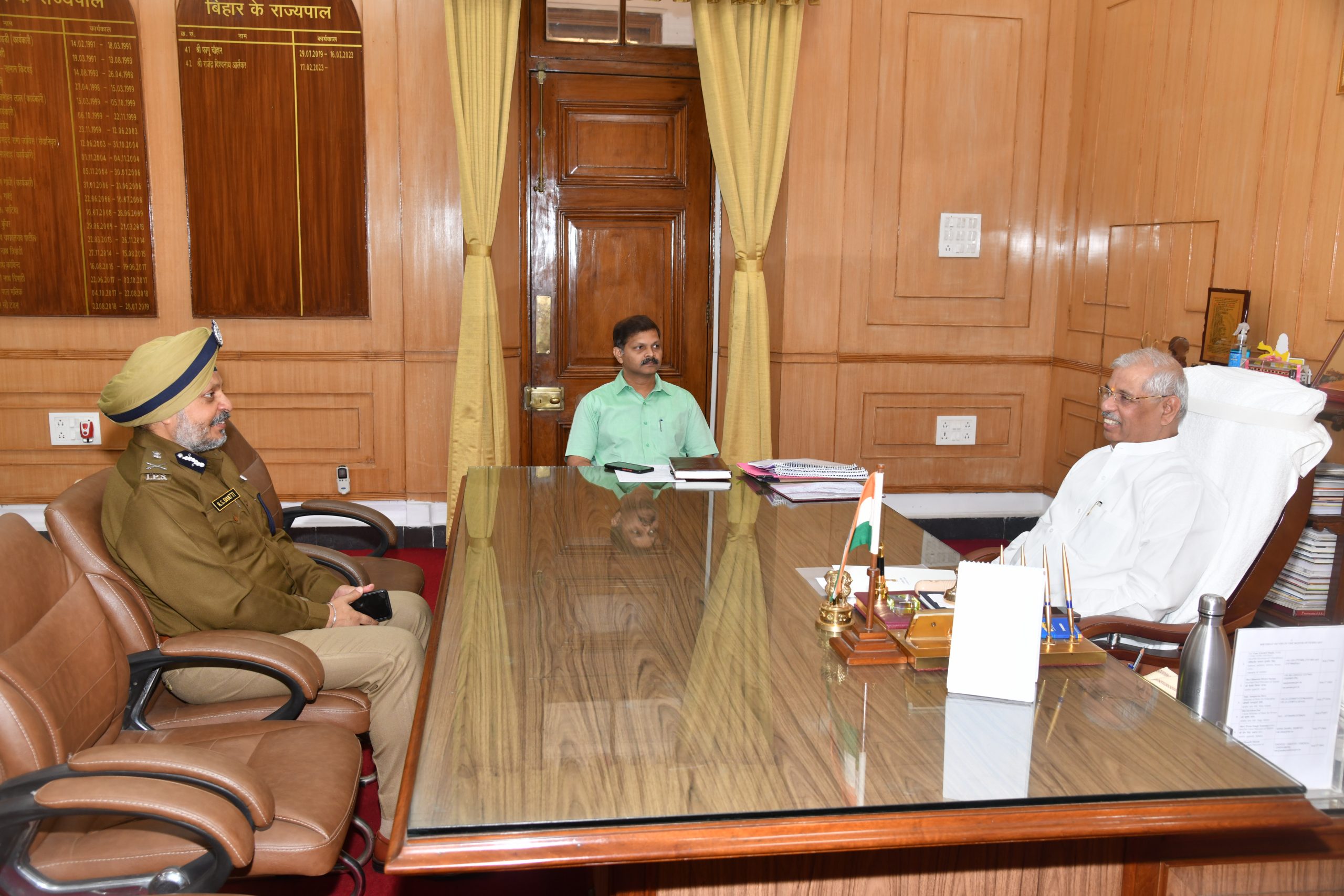 पुलिस महानिदेशक ने महामहिम से शिष्टाचार मुलाकात की।