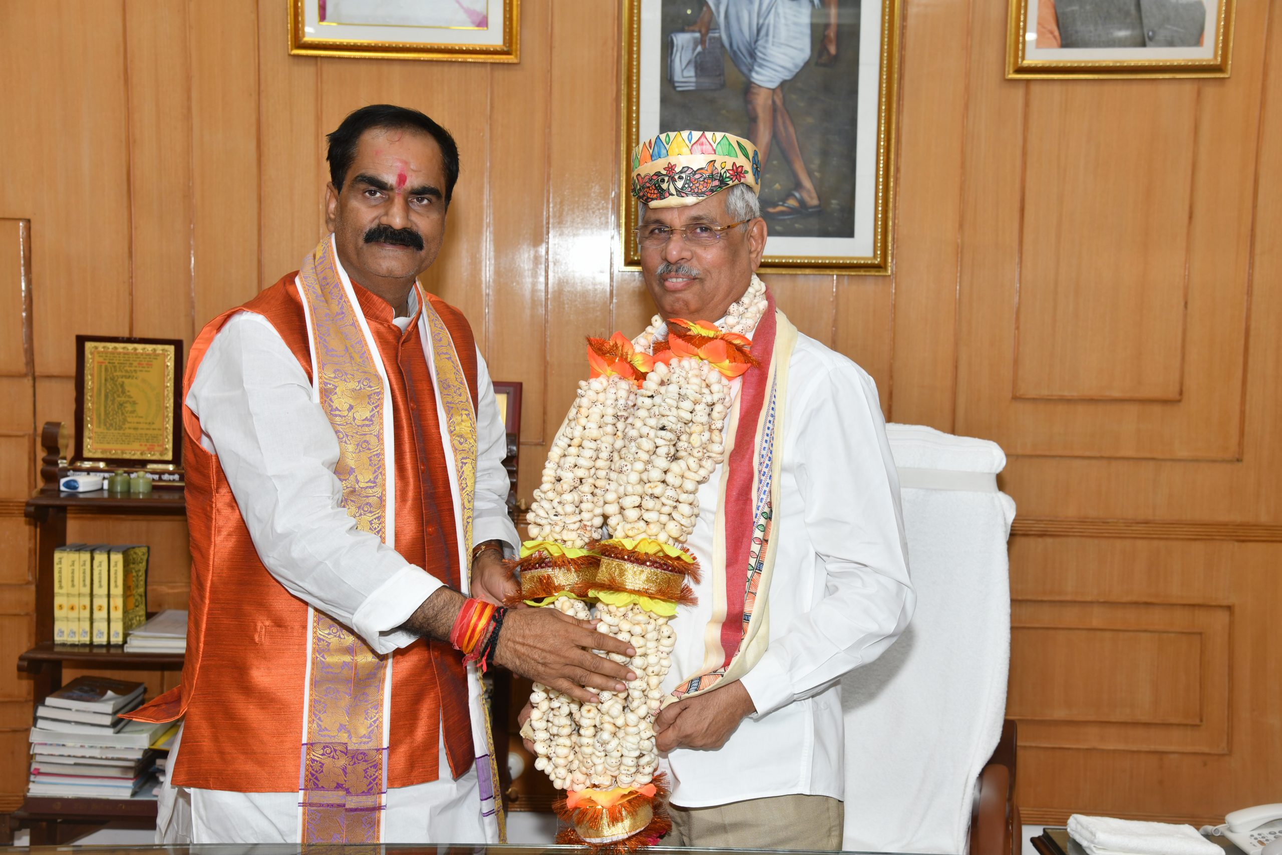 श्री गोपाल जी ठाकुर ने महामहिम से शिष्टाचार मुलाकात की।