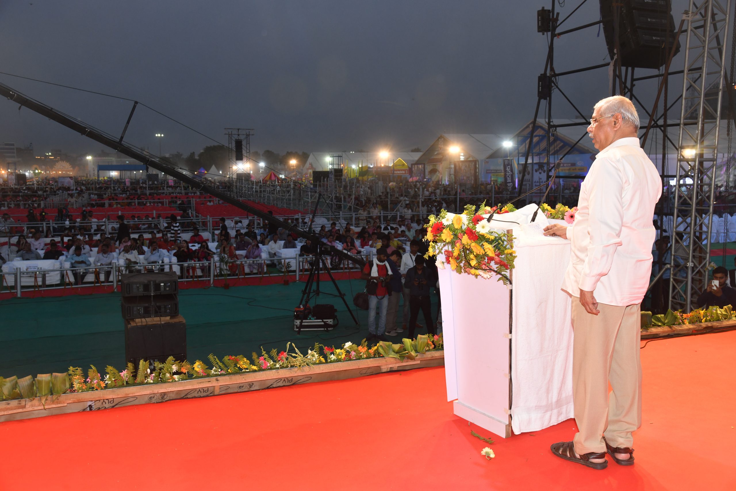 महामहिम बिहार दिवस 2023 के समापन समारोह में लोगों को संबोधित करते हुए ।