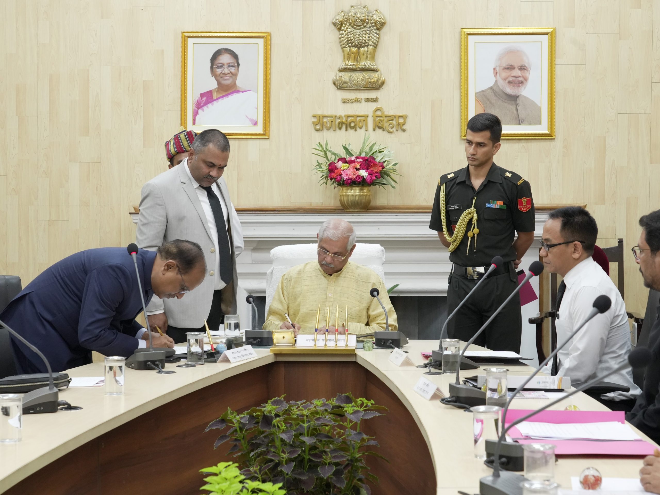महामहिम ने B.E.R.C के नव चयनित सदस्य को शपथ दिलाई।