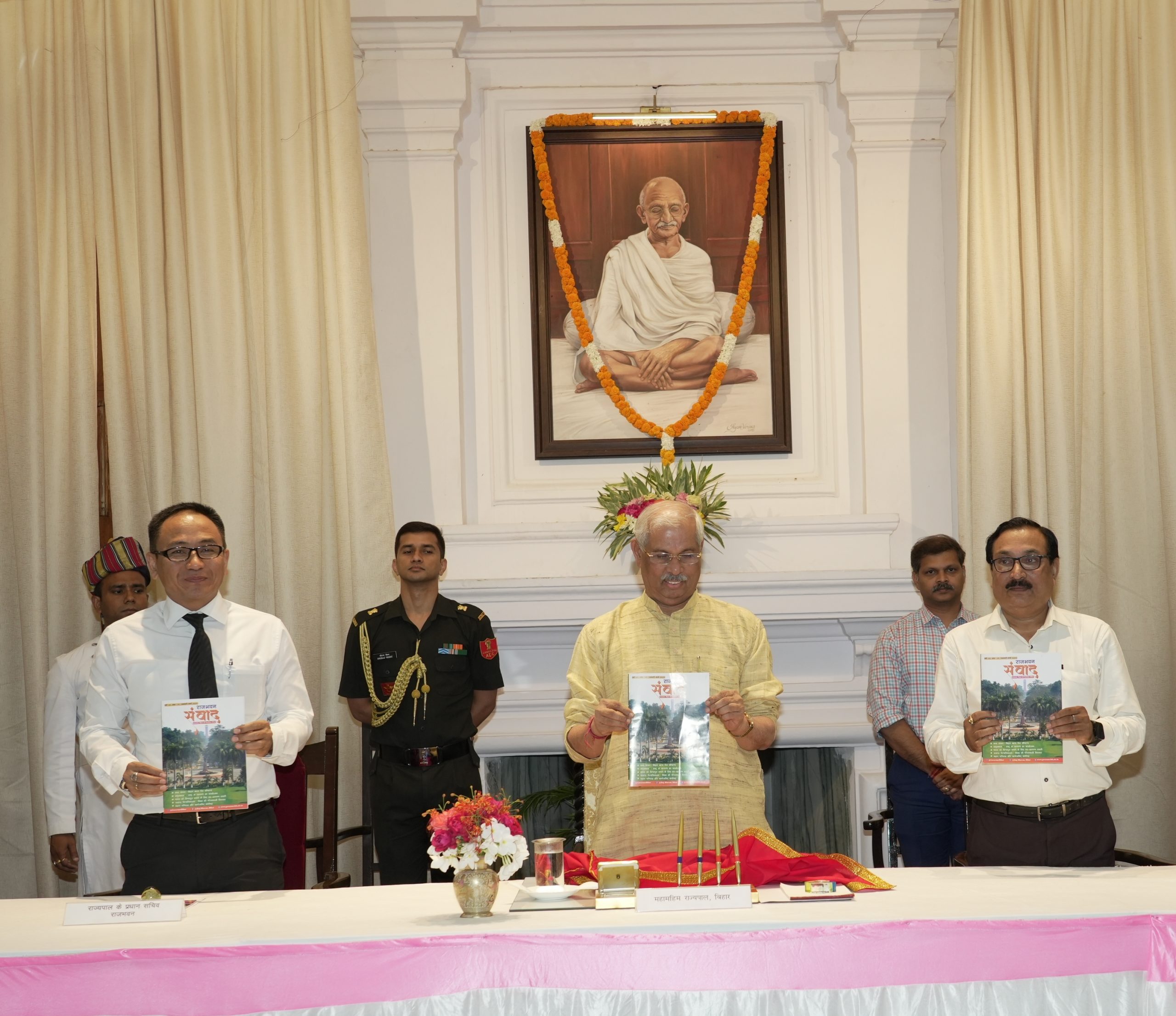 महामहिम ने त्रैमासिक पत्रिका राजभवन संवाद का विमोचन किया।