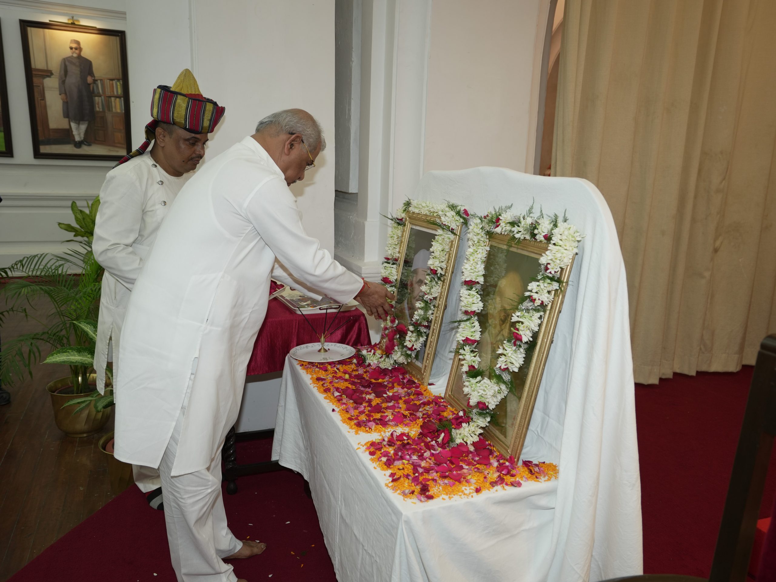 माननीय राज्यपाल ने राजभवन में राष्ट्रपिता महात्मा गांधी एवं पूर्व प्रधानमंत्री स्वर्गीय लाल बहादुर शास्त्री को श्रद्धांजलि अर्पित की।