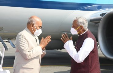 Hon'ble President of India welcomed by HE Governor