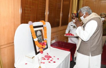 His Excellency pays tribute to Late Jaglal Choudhary on his birth anniversary.