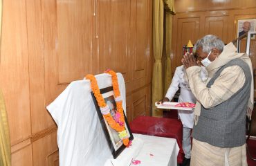 His Excellency paid tribute to Late Ghulam Sarwar on his birth anniversary.