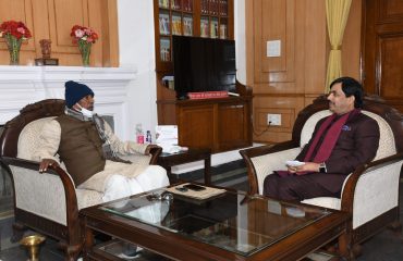 बिहार के माननीय उद्योग मंत्री श्री सैयद शाहनवाज हुसैन ने महामहिम के साथ सौजन्य बैठक।