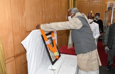 His Excellency paid tribute to Late Ghulam Sarwar on his birth anniversary.