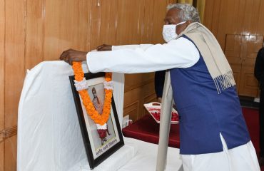 महामहिम ने स्वर्गीय स्वामी विवेकानंद की जयंती पर उन्हें श्रद्धांजलि दी।