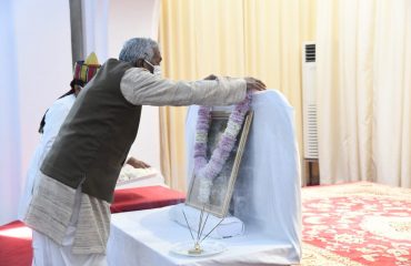 His Excellency bows to Mahatma Gandhi ji.
