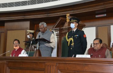 महामहिम केन्द्रीय कक्ष विधान सभा में विधायकों को संबोधित करते हुए।