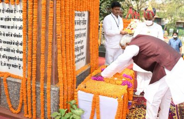 His Excellency pays tribute to Dr. Ram Manohar Lohia.
