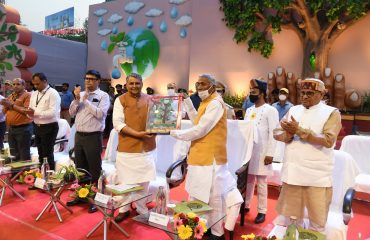 His Excellency welcomed by Hon'ble Minister.