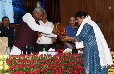 His Excellency presenting award to awardee.