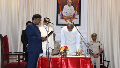 His Excellency administered the oath of Shri Phool Chandra Chaudhary.
