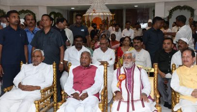 इस्कॉन मंदिर पटना में मुख्यमंत्री श्री नीतीश कुमार के साथ महामहिम।