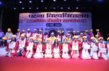 H.E. with Students who secured Gold Medal.