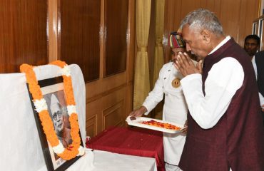 His Excellency paying tribute to Late Dr. Anugrah Narayan Singh.