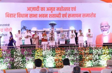 His Excellency along with the Hon'ble Prime Minister Shri Narendra Modi unveiling the Book on Bihar Legislative Assembly.