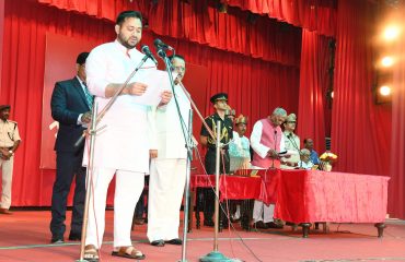 His Excellency administering the oath of Shri Tejashwi Prasad Yadav as Minister.