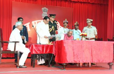 His Excellency signing the oath document of Shri Nitish Kumar.