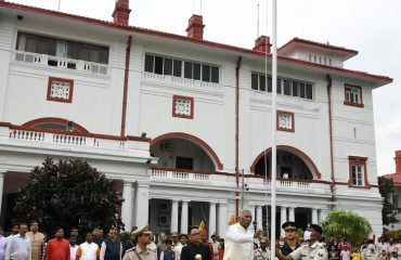 His Excellency hoisted the National flag.