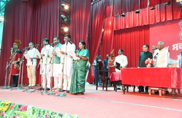 5.His Excellency administering the oath of council of Ministers.