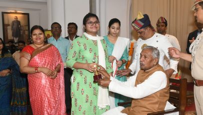 His Excellency felicitating the winner of National Painting Competition.