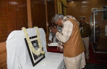 His Excellency paying tribute to Babasaheb Bhimrao Ambedkar.