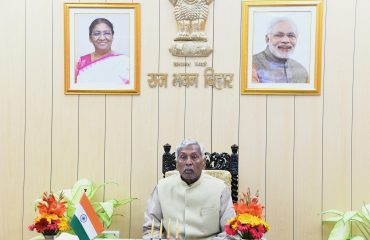 वर्चुअल मीटिंग में भाग लेते महामहिम।