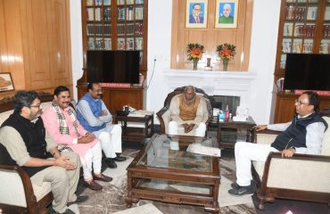 डॉ. संजय जायसवाल के नेतृत्व में प्रतिनिधिमंडल ने महामहिम से मुलाकात कर उन्हें ज्ञापन सौंपा.