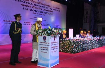 His Excellency addressing the students at the convocation.