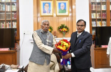पटना विश्वविद्यालय के कुलपति ने महामहिम से मुलाकात कर उनके जन्मदिन और नववर्ष 2023 की बधाई दी.