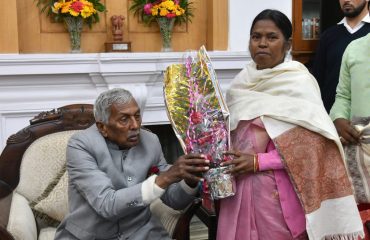 माननीय मंत्री श्रीमती अनीता देवी ने महामहिम से भेंट कर उनके जन्मदिन एवं नववर्ष 2023 की बधाई दी।