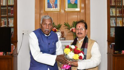 Leader of opposition Shri Vijay Kumar Sinha paid a courtesy call on His Excellency at Raj Bhavan.