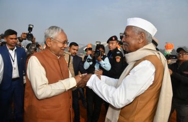 माननीय मुख्यमंत्री ने गांधी मैदान में महामहिम का स्वागत किया।