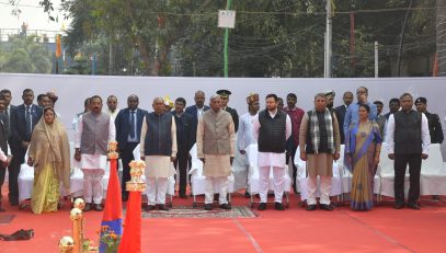 His Excellency along with other dignitaries paid tribute to the martyrs of Indian freedom struggle.
