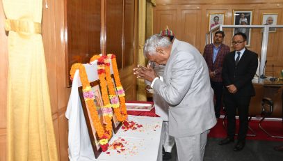 His Excellency bowed down to Jagdev Prasad and Lalit Narayan Mishra on their birth anniversary.