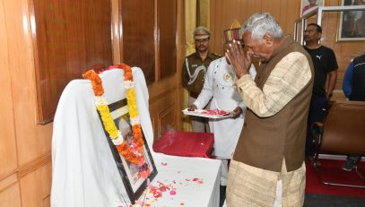 His Excellency bowed down to Late Jaglal Chowdhary on the occasion of his birth anniversary.